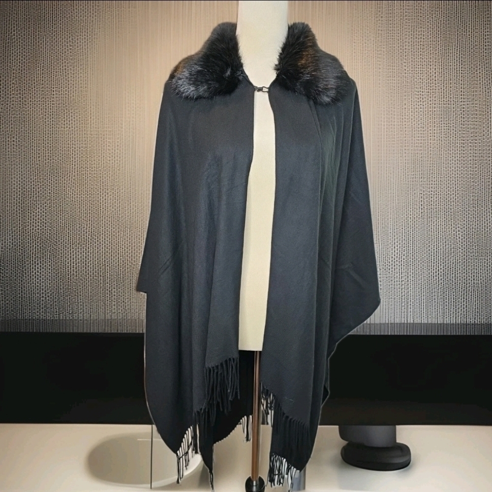 334. D'margeaux Black Faux Fur Cape Detachable Faux Fur